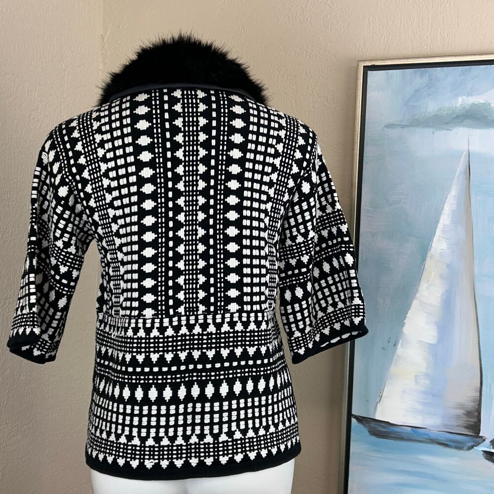 Chico's Sweater Jacket
Convertible Faux Fur
Collar Black White size 4 - Picture 5 of 8